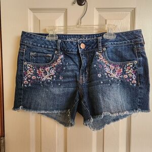 AEO Floral Embroidered Short Shorts Sz 12